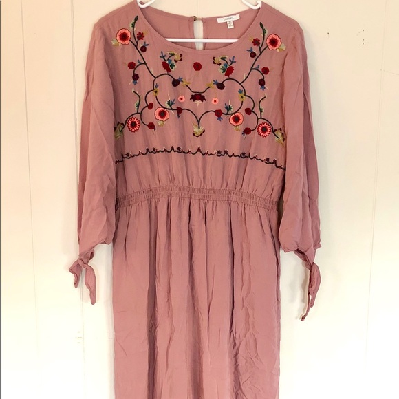 Pinkblush Dresses & Skirts - Pinkblush mauve embroidered maxi dress, never worn